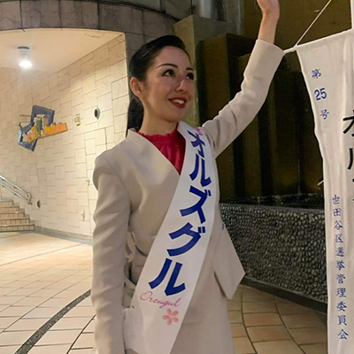 政治活動をするオルズグル